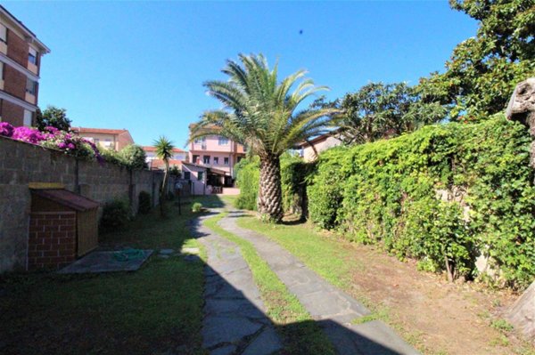 casa indipendente in vendita a Carrara in zona Marina di Carrara
