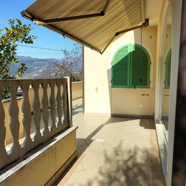 casa indipendente in vendita a Carrara in zona La Foce
