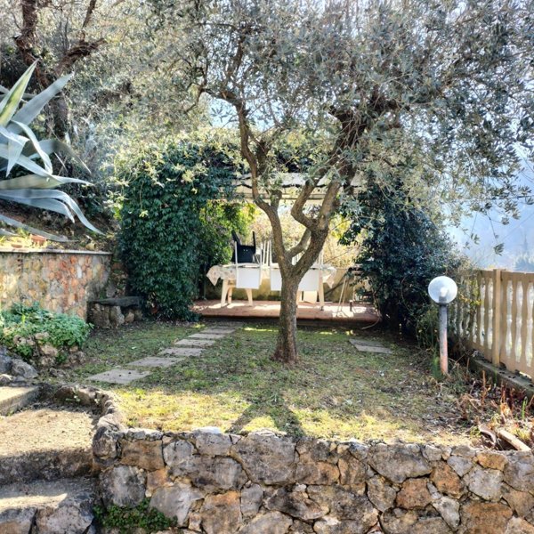 casa indipendente in vendita a Carrara in zona La Foce