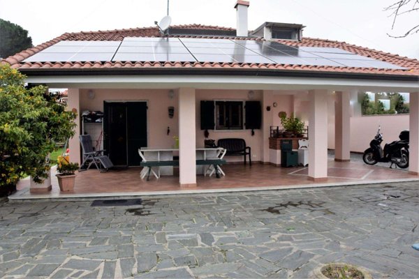 casa indipendente in vendita a Carrara