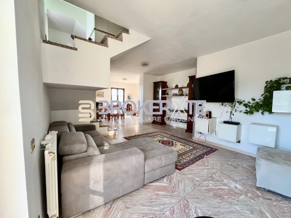casa indipendente in vendita a Carrara in zona Fossone