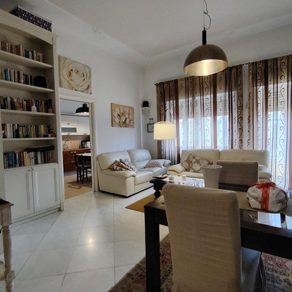 appartamento in vendita a Carrara in zona Centro Città