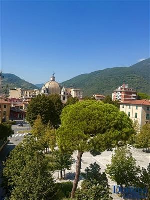 appartamento in vendita a Carrara in zona Centro Città