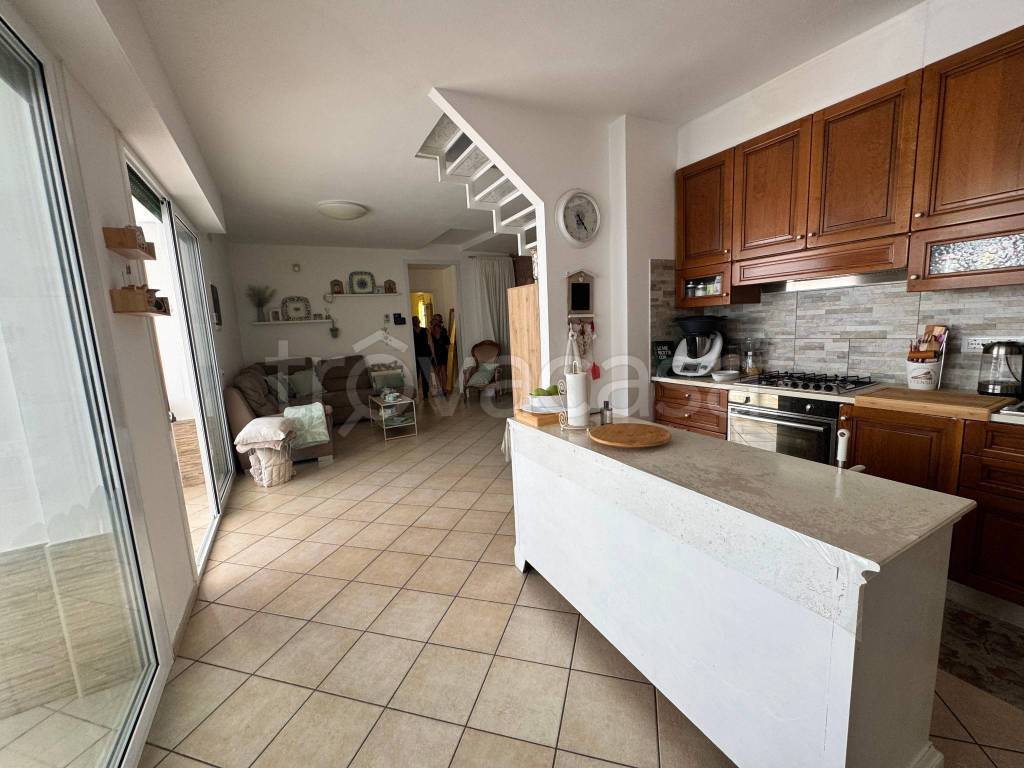 casa indipendente in vendita a Carrara in zona Fossone