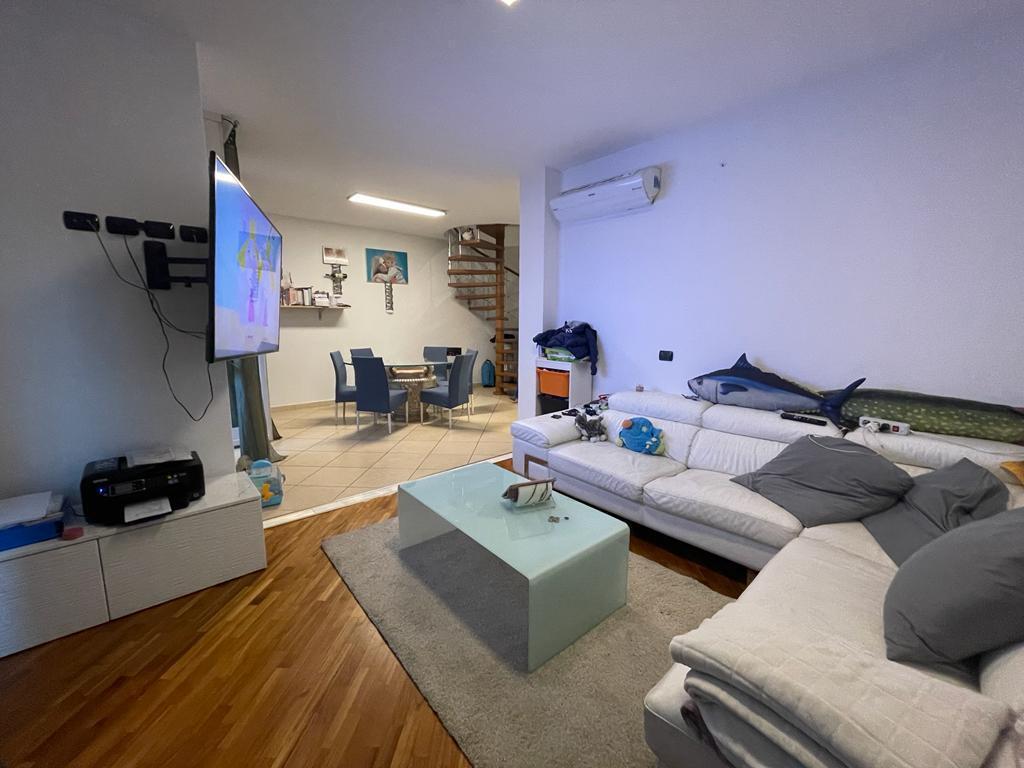 appartamento in vendita a Carrara in zona Marina di Carrara
