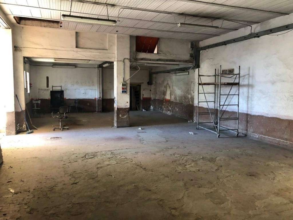 ufficio in vendita a Carrara in zona Avenza