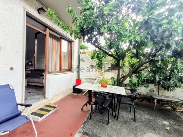 appartamento in vendita a Carrara in zona Marina di Carrara
