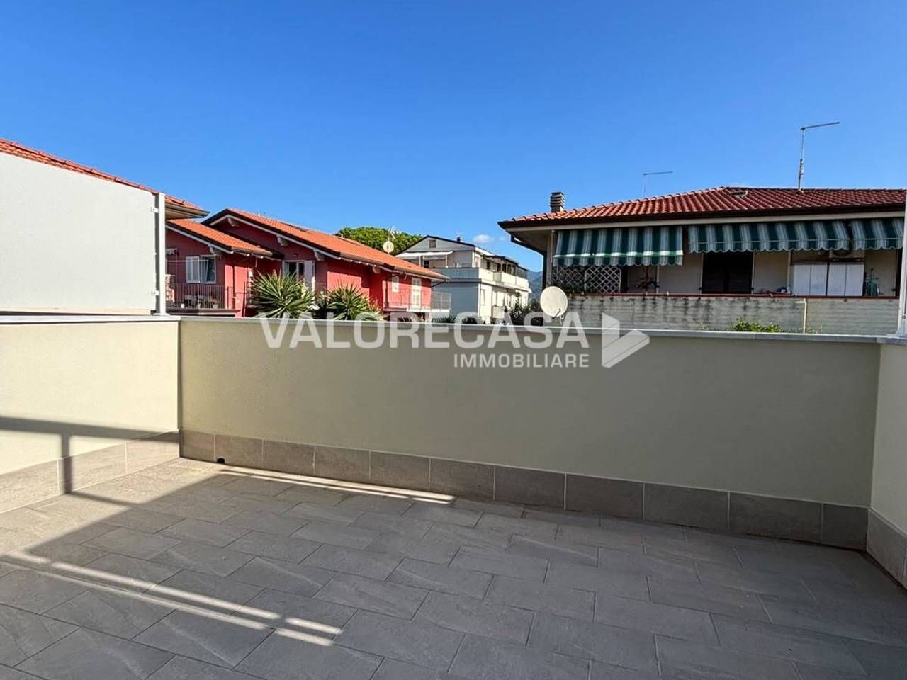 casa indipendente in vendita a Carrara in zona Marina di Carrara
