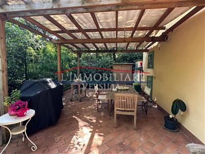 casa indipendente in vendita a Carrara