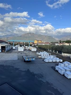 capannone in vendita a Carrara