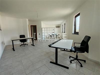 ufficio in vendita a Carrara