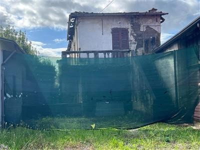 casa indipendente in vendita a Carrara