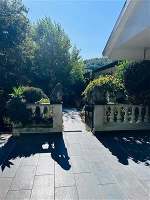 casa indipendente in vendita a Carrara