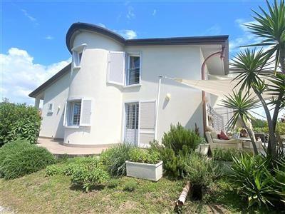 casa indipendente in vendita a Carrara in zona Marina di Carrara