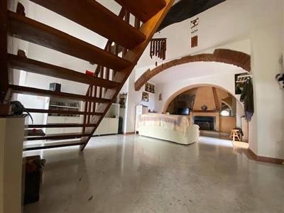 casa indipendente in vendita a Carrara