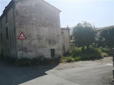 casa indipendente in vendita a Carrara