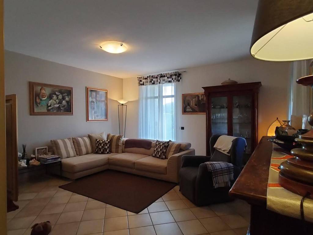 casa indipendente in vendita a Carrara in zona Marina di Carrara