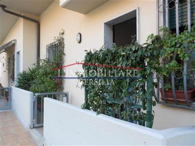 casa indipendente in vendita a Carrara
