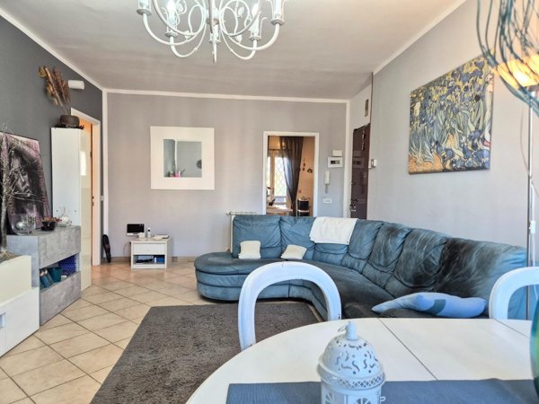appartamento in vendita a Carrara in zona Avenza