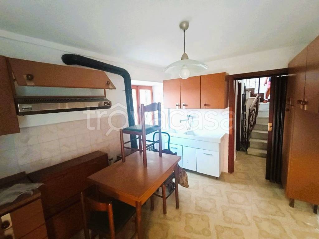 casa indipendente in vendita a Carrara in zona Codena