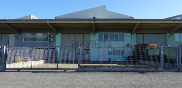 capannone in vendita a Carrara in zona Nazzano