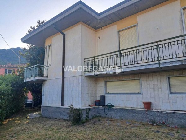 casa indipendente in vendita a Carrara in zona Fossola
