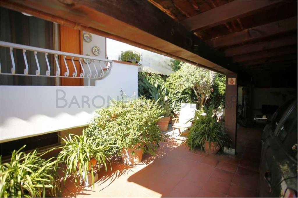 appartamento in vendita a Carrara in zona Avenza