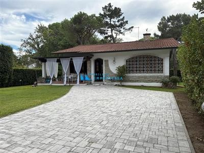 casa indipendente in vendita a Carrara