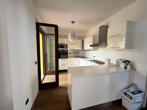 casa indipendente in vendita a Carrara in zona Fossone