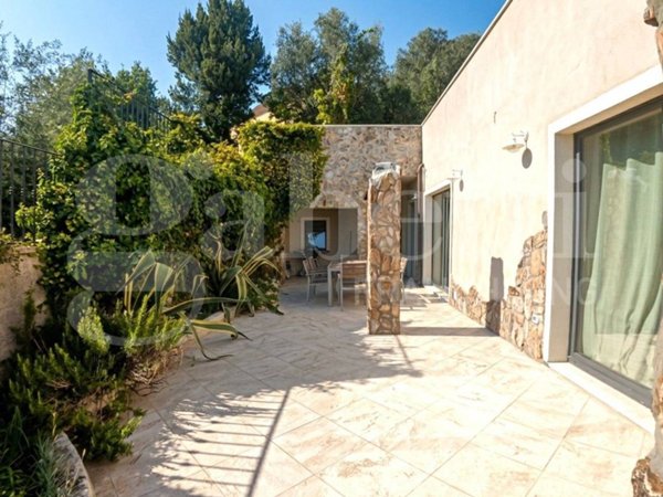 casa indipendente in vendita a Carrara in zona Fossone