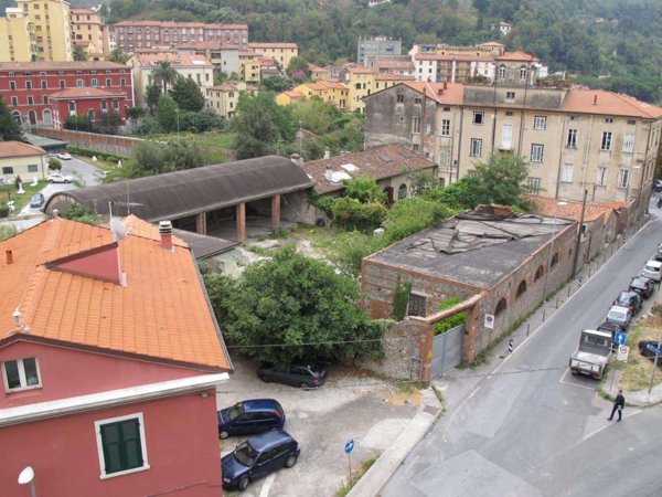intera palazzina in vendita a Carrara