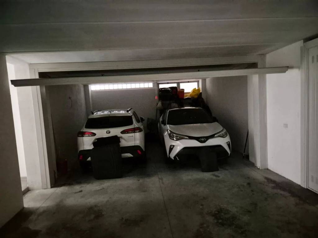 box auto in vendita a Carrara in zona Stabbio