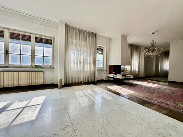 appartamento in vendita a Carrara in zona Centro Città