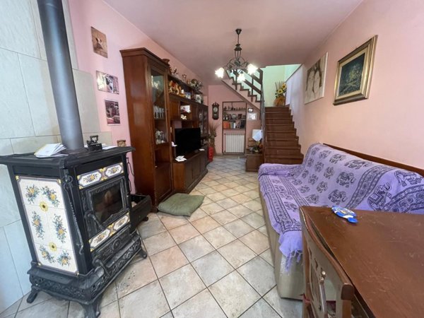appartamento in vendita a Carrara in zona Avenza