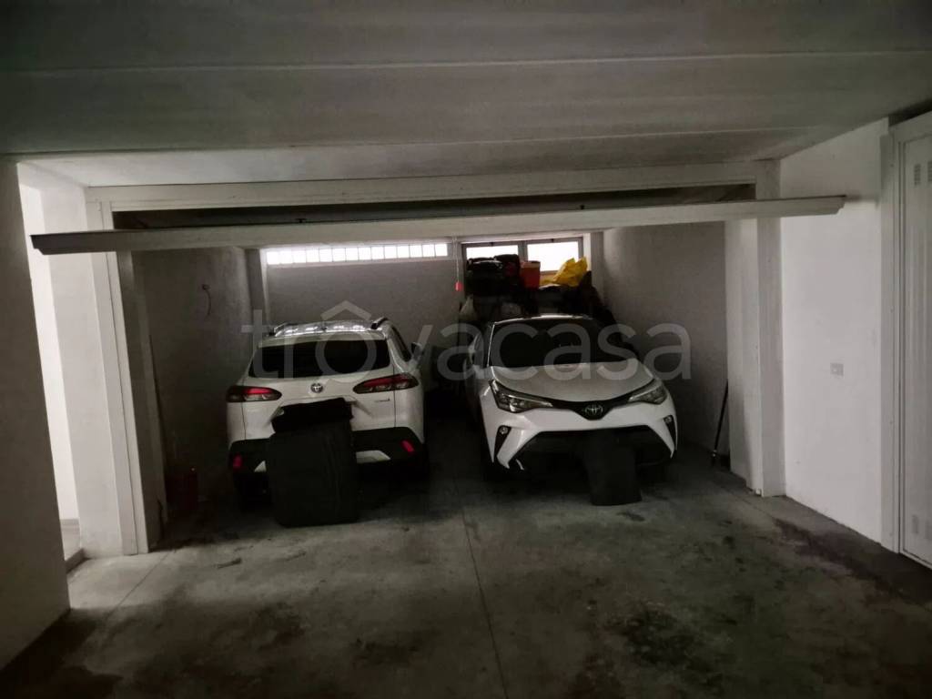 box auto in vendita a Carrara in zona Centro Città