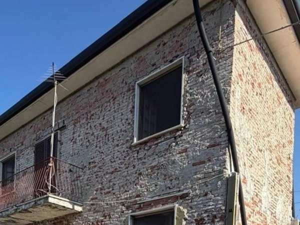 casa indipendente in vendita a Carrara in zona Avenza