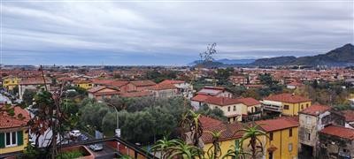 appartamento in vendita a Carrara in zona Centro Città