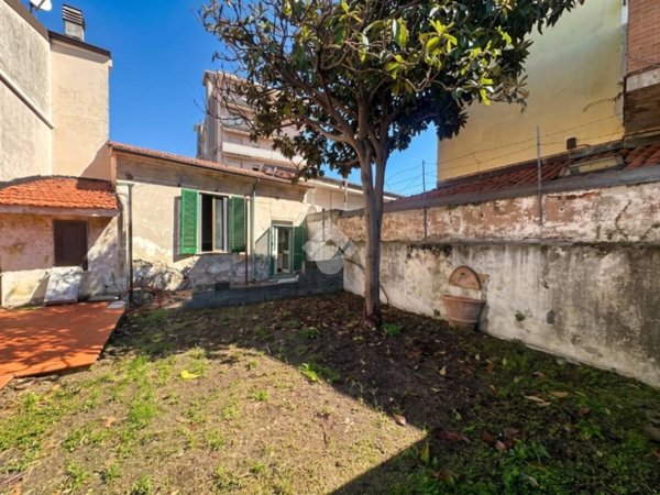 casa indipendente in vendita a Carrara in zona Marina di Carrara