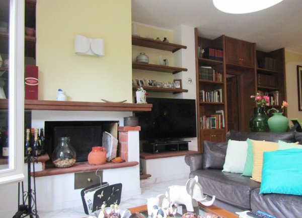 casa indipendente in vendita a Carrara in zona Avenza