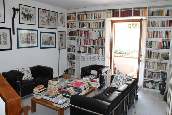 appartamento in vendita a Carrara in zona Avenza