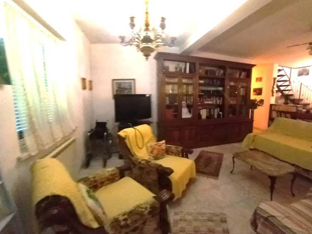 casa indipendente in vendita a Carrara in zona Bonascola