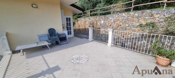 casa indipendente in vendita a Carrara in zona La Foce