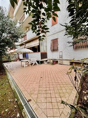 appartamento in vendita a Carrara