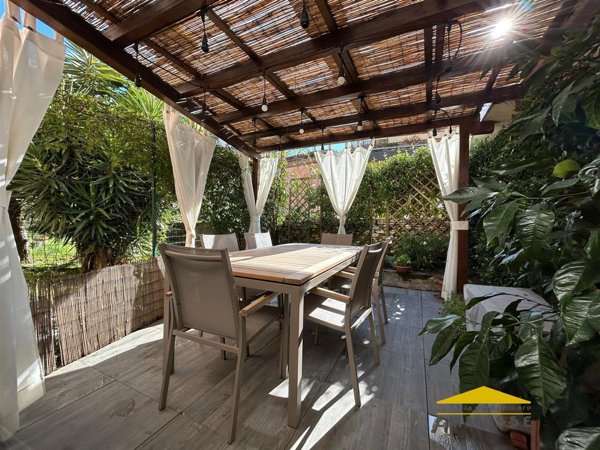 casa indipendente in vendita a Carrara in zona Centro Città