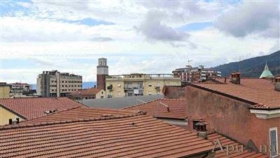 appartamento in vendita a Carrara in zona Centro Città