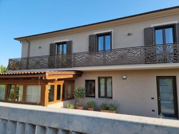casa indipendente in vendita a Carrara in zona Battilana