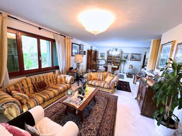 casa indipendente in vendita a Carrara in zona Fossone