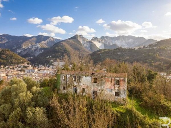 casa indipendente in vendita a Carrara in zona La Foce
