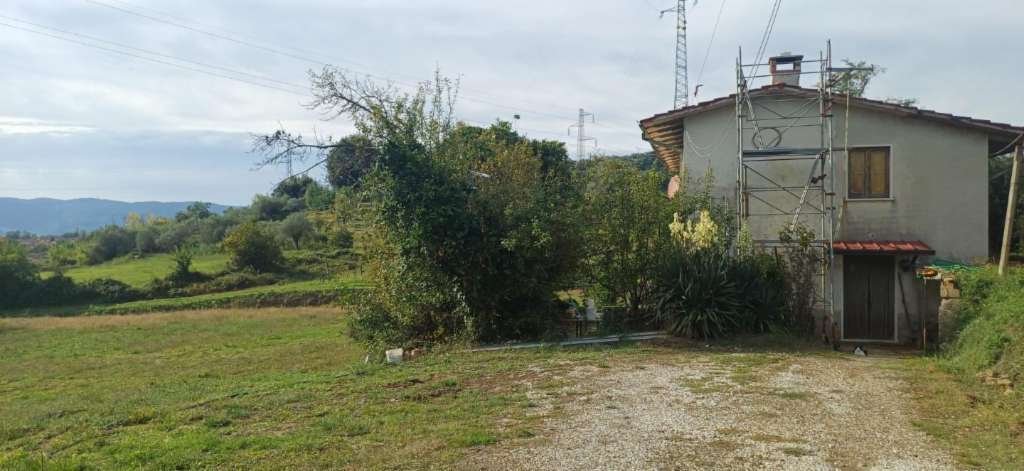 casa indipendente in vendita a Carrara in zona Fossone