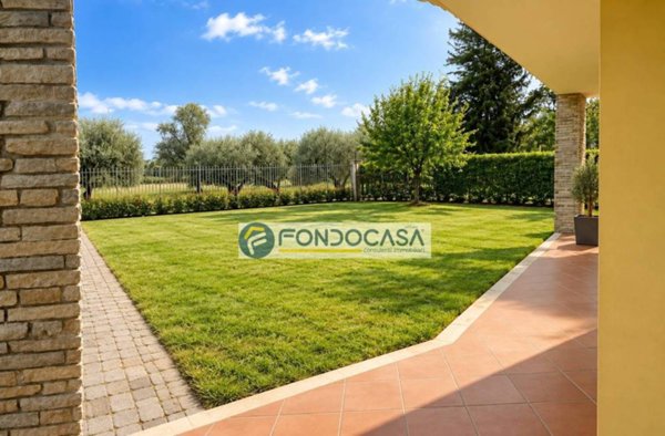 casa indipendente in vendita a Carrara in zona Avenza